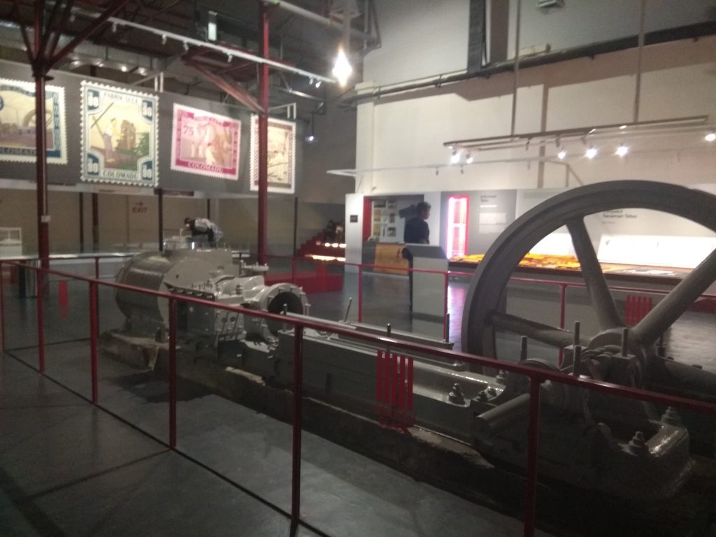 salah satu mesin yang ada di Museum De Tjolomadoe