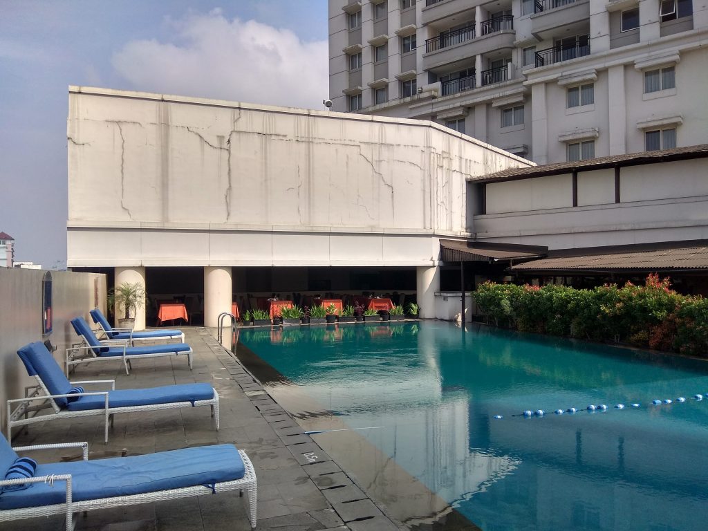 sky pool di Aston Braga, Bandung