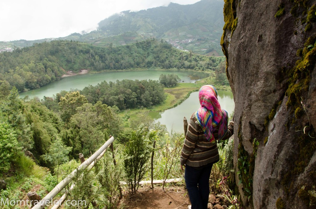 satu2nya hal yg kusesali dari foto ini cuma kenapa jilbabku ga matching sama sweaternya :(