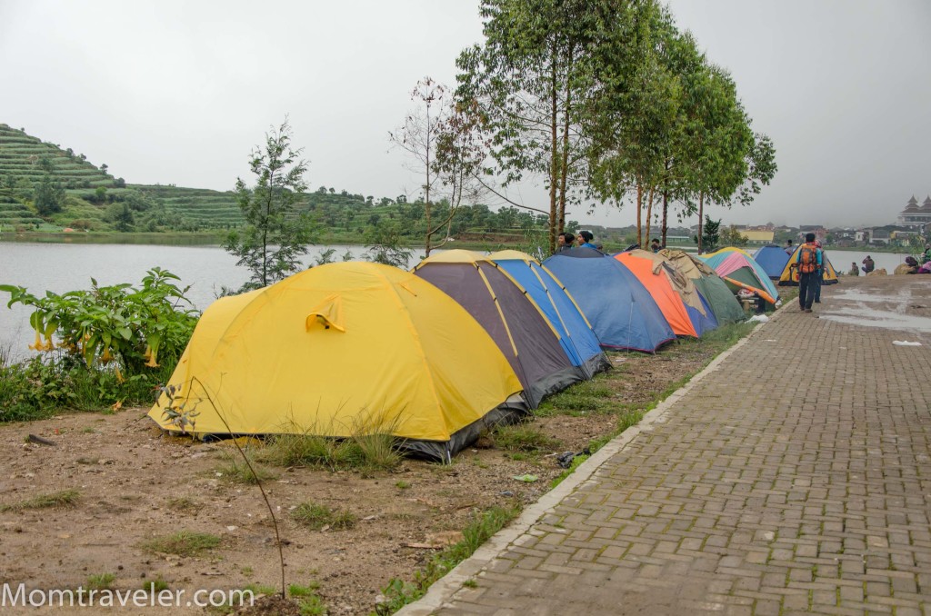 ayo tebak .. yg manakah tenda kami???