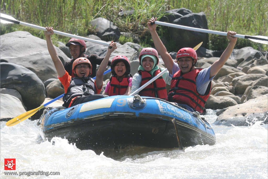 arung jeram di sungai Progo, Magelang