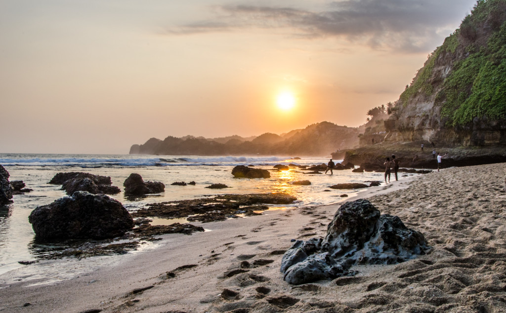 Senja di Pantai Banyu Tibo