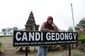 horeee.. sampai juga di Candi 5. Mission accomplished :)