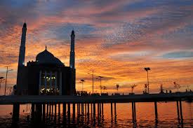 masjid Amirul Mukminin di Pantai Losari Makassar