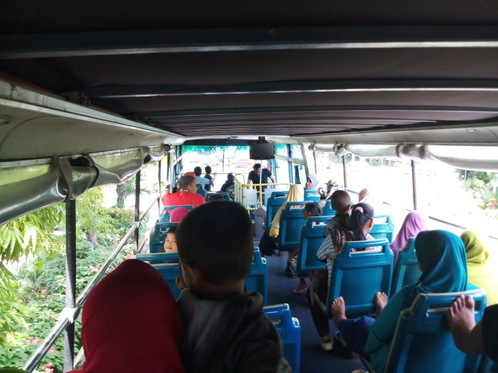 Bus wisata Werkudara